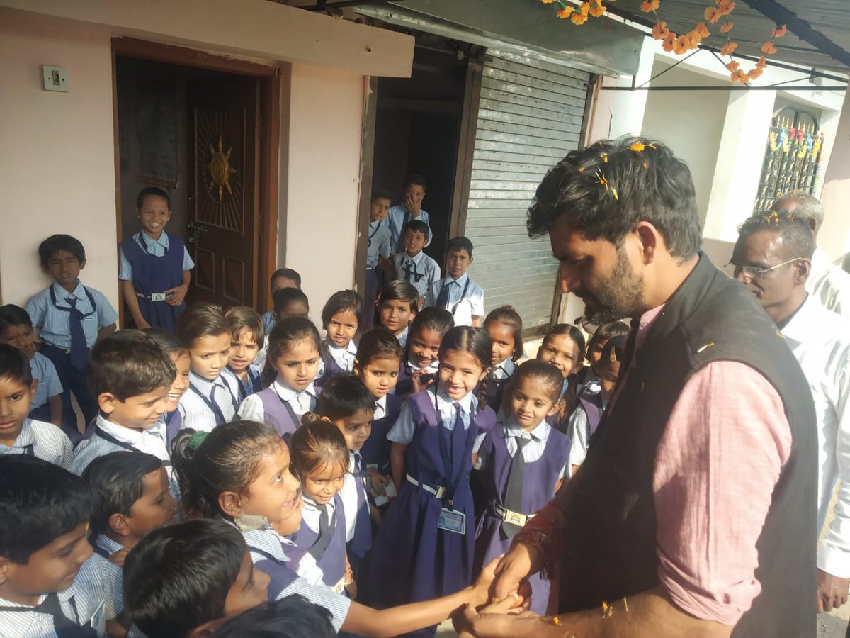 KunalChoudhary_'s tweet photo. महिलाएं, बूढ़े, बच्चे और नौजवान साथी जिस तरह दिन रात ठण्ड में भी आगे से आगे बढ़ कर और कंधे से कन्धा मिला कर प्रचार में साथ दे रहे है, उसके लिए हार्दिक धन्यवाद। आपका समर्थन ही हमारे प्रचार की असली ऊर्जा है। https://t.co/PKLRte67x3
