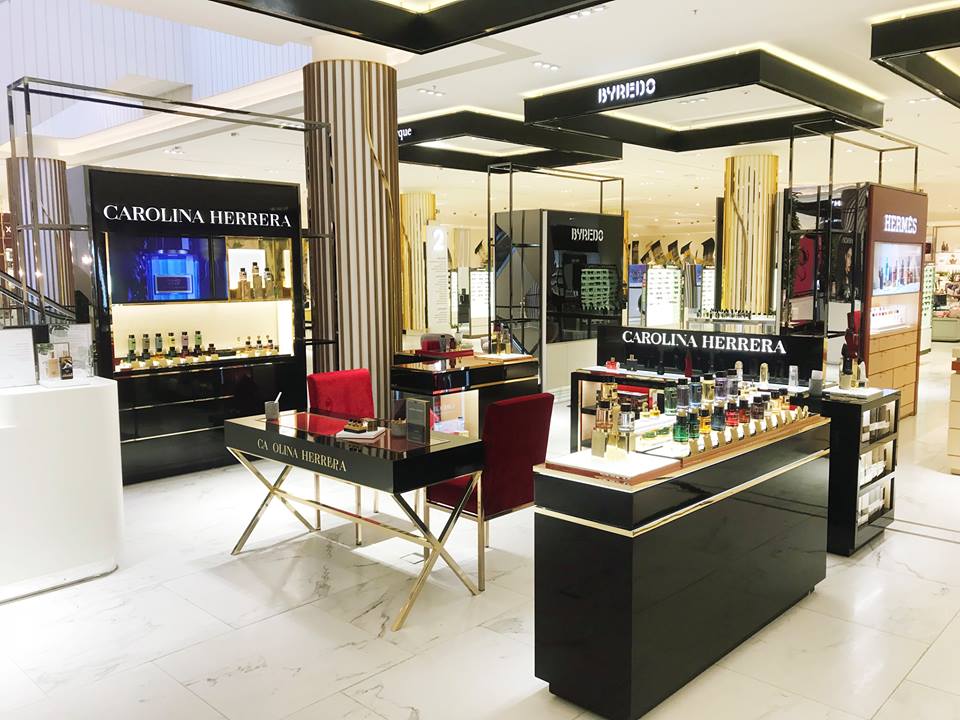 AbraVmsd's tweet photo. ABRA VMSD's latest permanent retail production for Carolina Herrera at Robinsons ME in Saudi Arabia #Retail #Costmetics #Fragrances #ABRA https://t.co/ZCEAsXyFuv