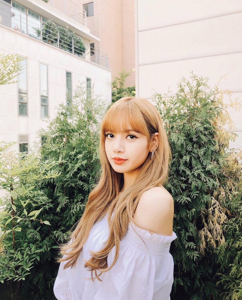 ikon_bp's tweet photo. lalalalisa_m 🥳🥳🥳 #Lisa10mParty https://t.co/8qYzvCWvi9