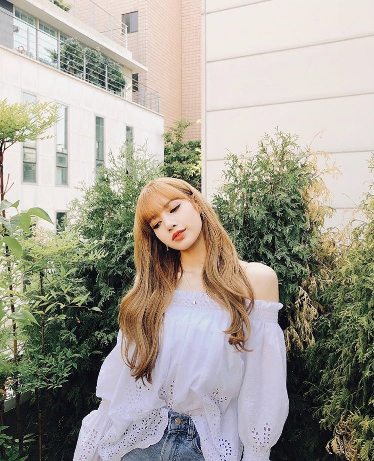 LISANATIONS_'s tweet photo. [IG] 181119 — lalalalisa_m’s update! 

🔗 https://t.co/Xjp7AEdphN

#LISA #리사 #BLACKPINK #블랙핑크 https://t.co/JsgNLnQYn1