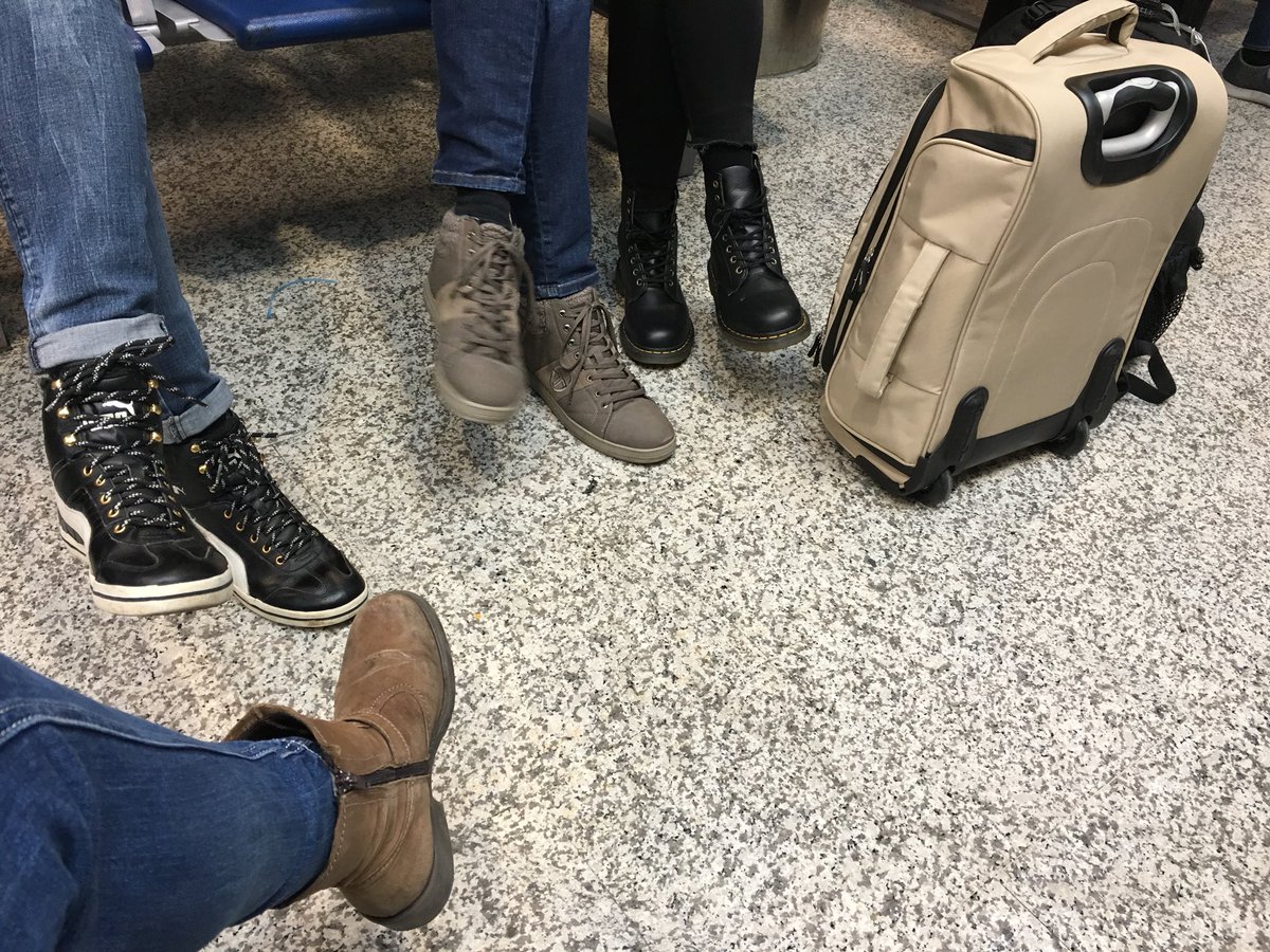elisetta1984's tweet image. Waiting for our flight for Nuremberg... Who are we ? 🤔🤔🤔#DOAG2018 #open4tech @DOAGeV