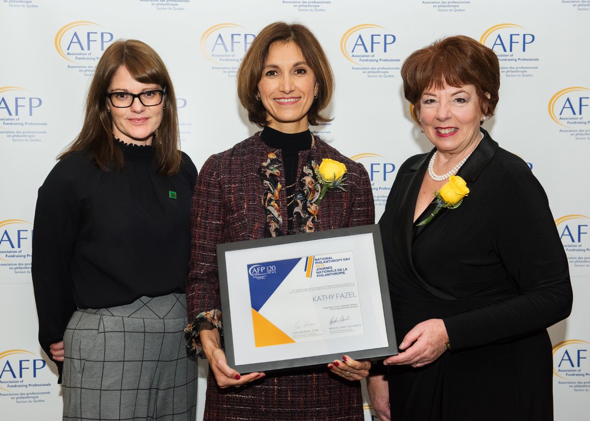 AFPQuebec's tweet photo. Kathy Fazel, co-fondatrice, Women Investing For Impact, membre du conseil @FondationGrMtl et du conseil des gouverneurs, McGill (2008-2018), récipiendaire du Prix Coup de cœur du jury, en compagnie de Marie-Andrée Farmer de Manuvie et de @luce_moreau, CFRE #AFPJNP #AFPNPD https://t.co/eFpcQuV4z6