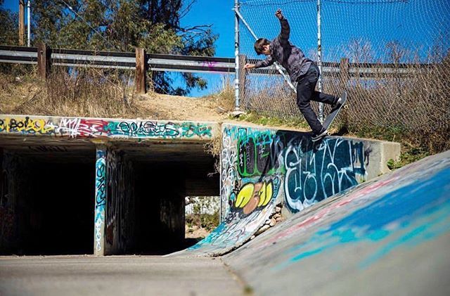 kennedydenim's tweet photo. Bs noseblunt 180 @zachdoelling Photo by @ferraphoto https://t.co/MekyCKwpP1 https://t.co/R3u0uuJQ7F