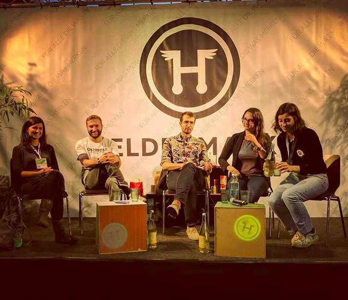 MariusHasenheit's tweet photo. Gestern durfte ich ein Panel zum Thema #SocialEntrepreneurship moderieren – auf dem @Heldenmarkt.

Wer mehr wissen will und sich die Frage stellt:

Klein und konsequent oder groß und kompromissbereit?

Ich schrieb einen Artikel darüber>> https://t.co/CvmZTsujI0

#SocEnt #solimate https://t.co/qUHhvzvDJR