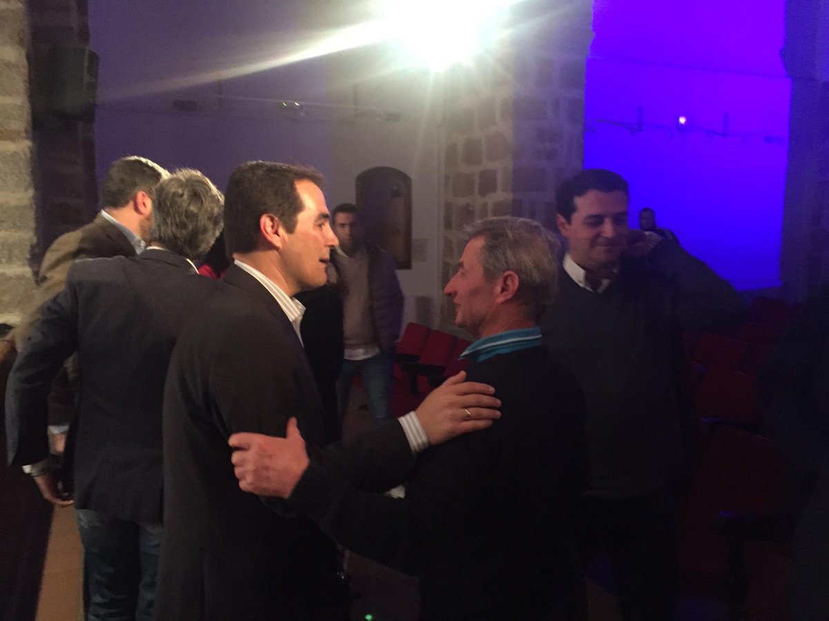 ja_nietob's tweet photo. En #DosTorres (Córdoba) encuentro con @TeoGarciaEgea 
Las propuestas del @pp_cordoba para un cambio tranquilo en nuestra tierra. 
Hay que asegurar el relevo generacional en las empresas agrarias y ganaderas. 
Nos jugamos el futuro del #ValleDeLosPedroches.
#VotaGarantíadeCambio https://t.co/hhcFKzlgWE