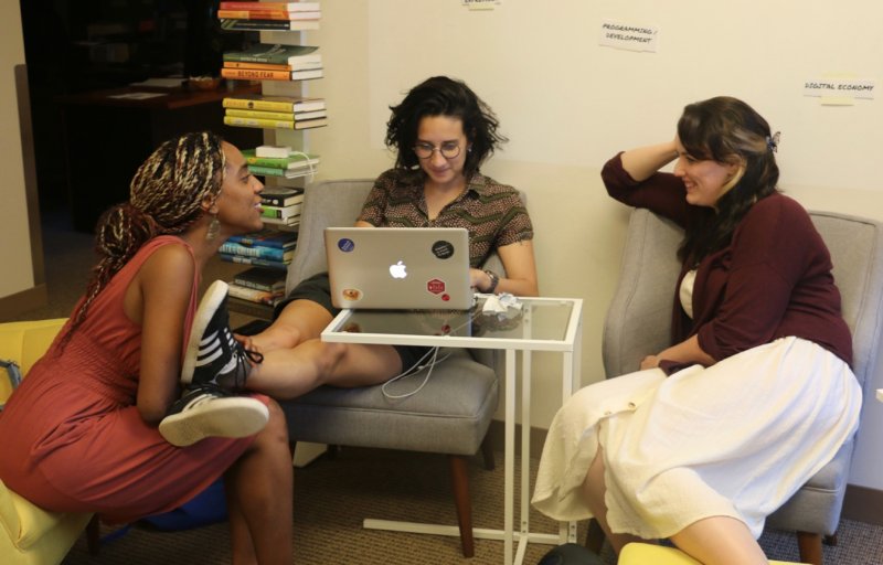 BKCHarvard's tweet photo. Connecting new generations of Internet scholars! Our 2018 Summer Intern class captured this year's class of incoming Fellows. Come take a look at the first round of interviews with our amazing group!
https://t.co/324uaQP8Eq https://t.co/LIqrE9aLRg