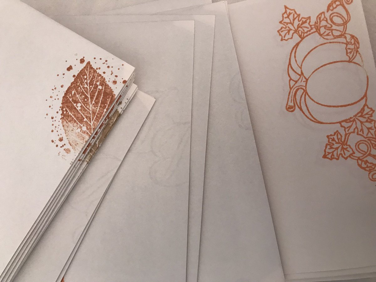 frommetoyou01's tweet image. And another one of our prizes #autumn #stationery - #putpentopaper &amp;amp; write a letter to be in it to stand a chance to win it. #autumnletterraffle #mondaymotivation