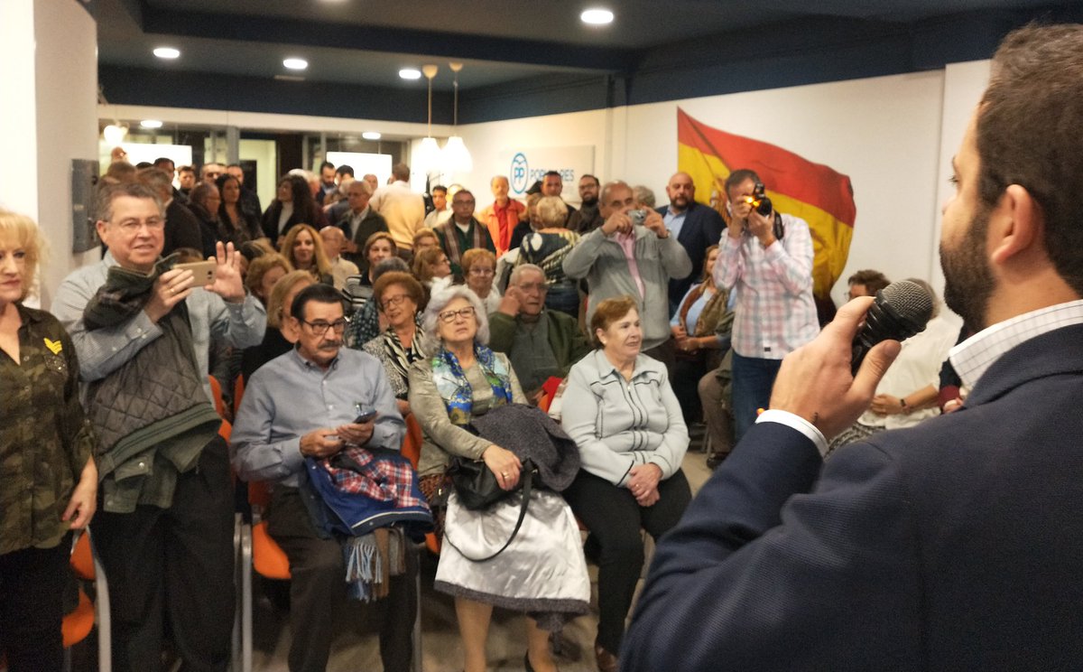 ppgetafe's tweet photo. 👌 De la mano de @IdiazAyuso y de @RubenMaireles presentamos a todos los afiliados la sede del PP de #Getafe. Se respira mucha ilusión y tenemos muchas ganas de trabajar para ganar las próximas elecciones https://t.co/gTWZPlWWPw