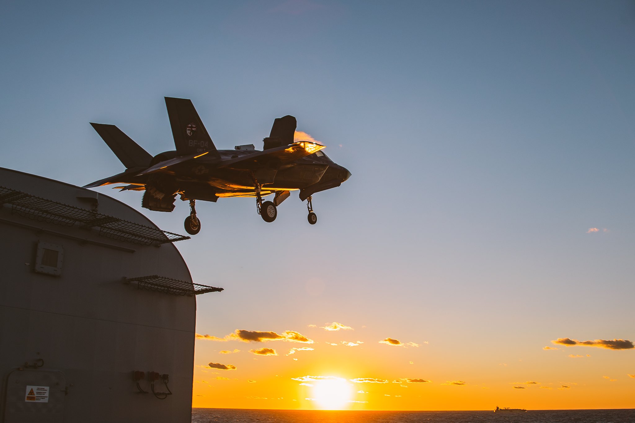 DsY3JYQWwAE7Sa_.jpg:large