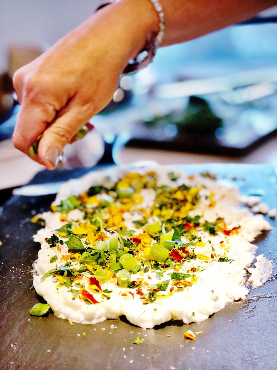 Butter Me Up! A Simple Holiday Appetizer farministasfeast.com/2018/11/19/but…