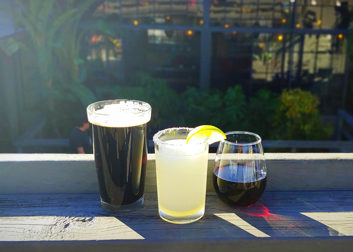 Warm up your Monday with $5 Margaritas, $4 Wines, and $3 Draft Beers from 4-7 today! 
.
#houstonhappyhour #happyhour #Montrose #mondaymood #monday #beer #wine #tequila #margarita #htx #houston