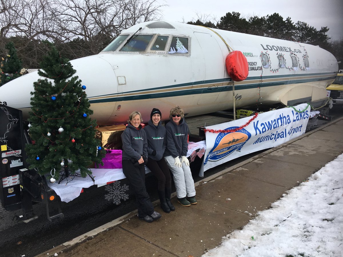 BraithwaiteMRW's tweet image. ⁦@LoomexGroup⁩ team had a great time supporting the Kawartha Lakes Municipal Airport at the Lindsay Santa Claus Parade