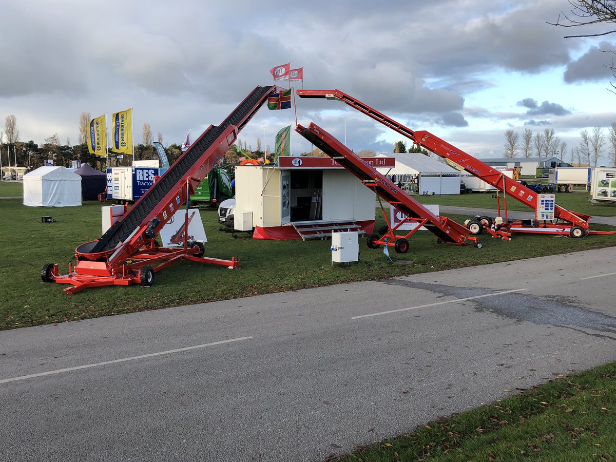 TongSwiftLift's tweet photo. All dressed up and ready to show Stand OS N6. Good work by the boys today &amp; thanks to @RainthorpeTrans #MidlandsMachinery #harvest 2018 #potatoes 2018 https://t.co/rG4C3CjK1v