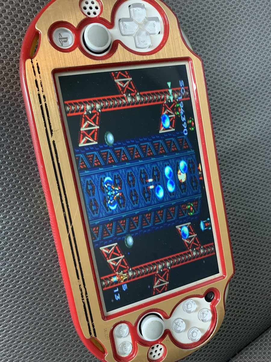 Asuka 明日華 わてのpsvitaはほぼstgとslg専用機 特に好きな ガンヘッド Blazing Lazers をロスアンゼルスの地でプレイ これからもps4 Xbox Switch Psvitaで発売されるstgをありったけの愛で全買いなのか T Co 0lcicb5i4x