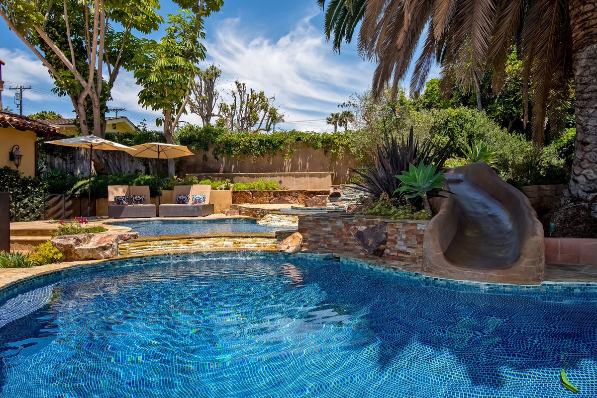 BeachsideVR's tweet image. Last minute special! Nov-Dec just $350/night at this #CarlsbadCA vacation rental! 

Pool, water slide, hot tub &amp;amp; more! 1 mile to beach and boardwalk, half mile to lagoon! 4 bedroom, 3.5 bath. Call to book at this special rate: 800-408-1822 ext 1! bit.ly/twchinq