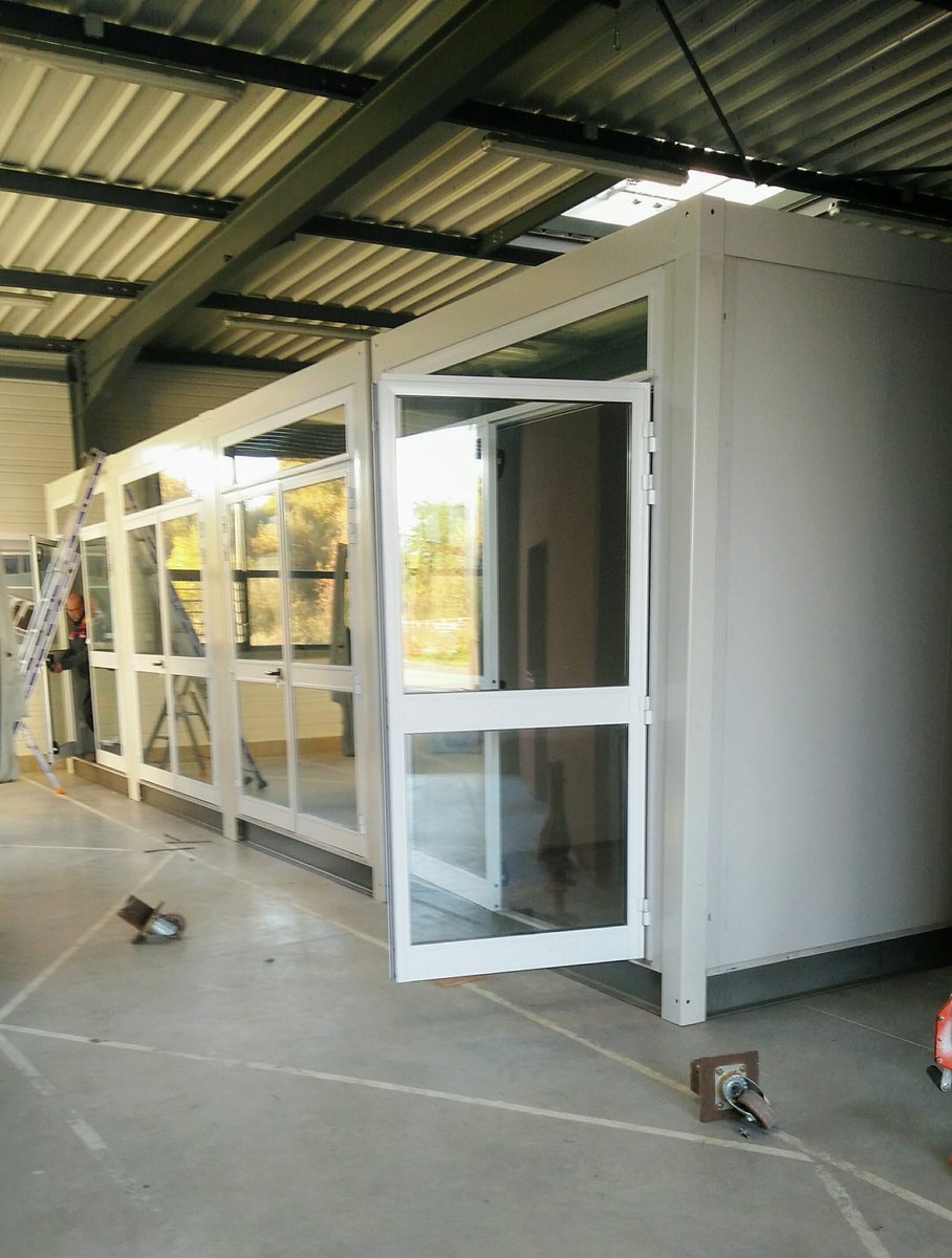 Projet #coworking Loir Luce bercé: ce matin installation des modulaires pour accueillir les futures entreprises de ce projet ! A très vite pour la suite... Le #futureofwork débute sur le territoire 😎 @LoicRicher @viaformation <a href="/sylvainchap/">sylvain bidier</a> <a href="/Actu_Coworking/">Actu Coworking</a> <a href="/Zevillage/">Le media du Future Of Work</a>