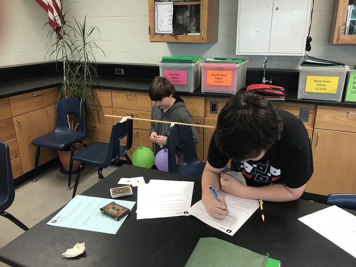 jgschlenkert's tweet photo. Sixth grade scientists investigating charges. @PagePanthers @PageSciDept #Wearelamphere https://t.co/waBgM1X3nk