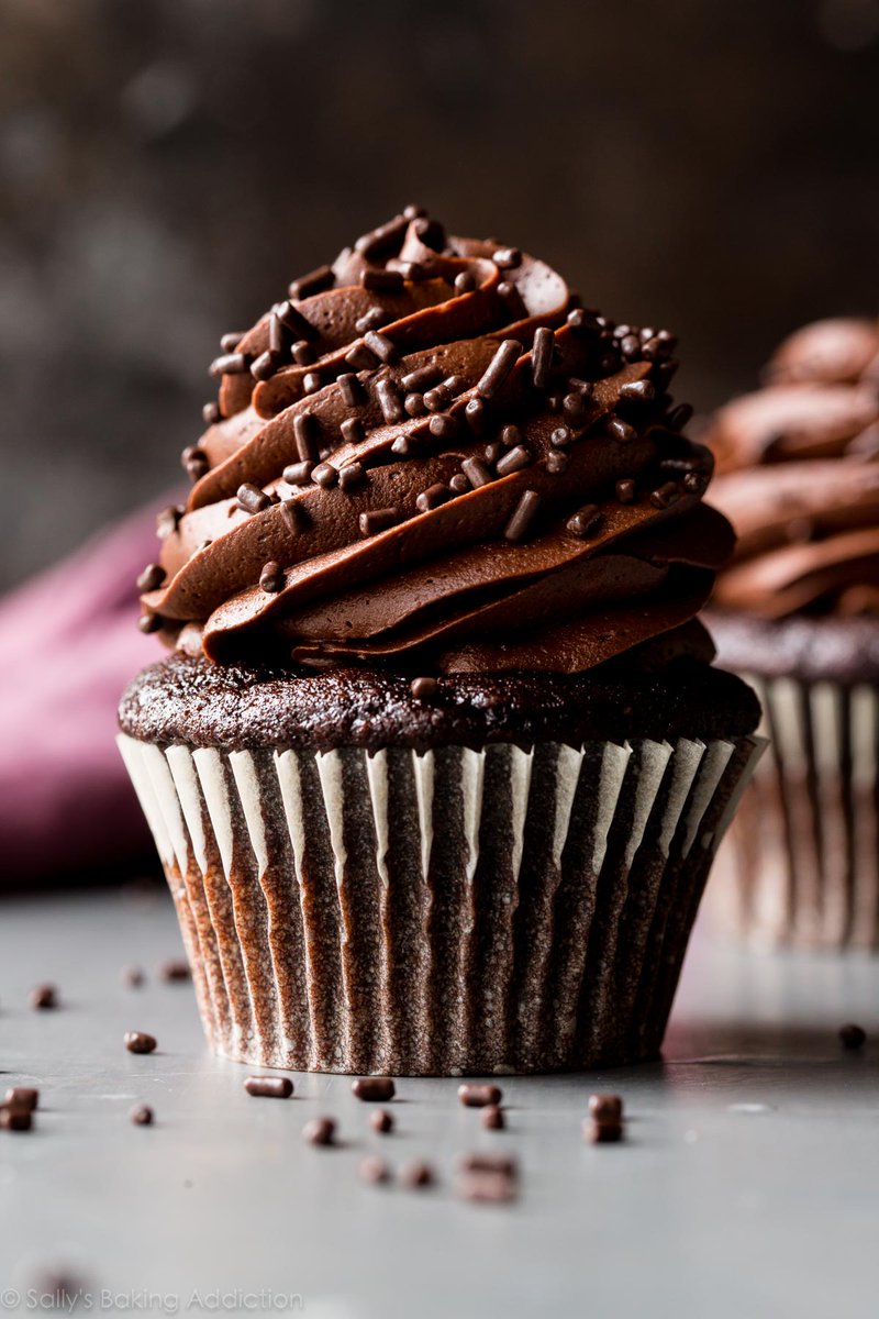theGoon42's tweet photo. Going live and serving cupcakes... Of the chocolate sort

#LiveStreaming #twitch #thegoontoon #chocolate #twitchstreamer https://t.co/wzoVMpPIlC