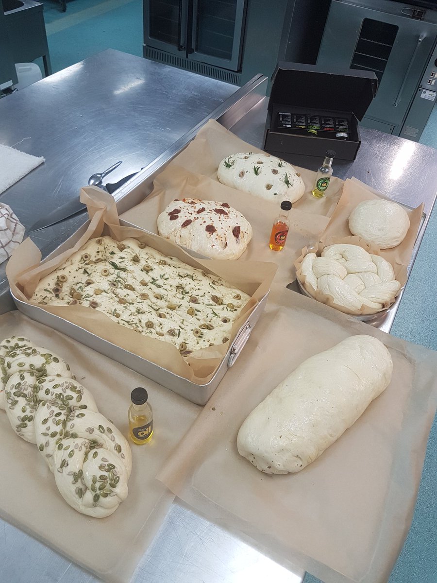 chefShamaRahman's tweet image. With it getting colder what you want is warm freshly baked bread to dunk in your soup! #whatwedo #cookedfromscratch @Thomas_Franks_ @Coldpressedoil @FrankBothwellTF @Gavinychef @RobSwinfen @michael27427072 #bread #coldpressedoilcompany