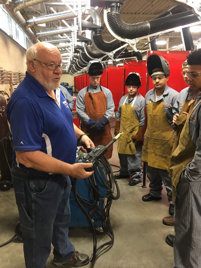 PiperDrDain's tweet image. Check out our CTE Carl Perkins Grant supporting student learning! Students @OATCRoadrunners Welding program are learning new techniques with their new aluminum gun. #workforceready @OlatheCTE @olatheschools