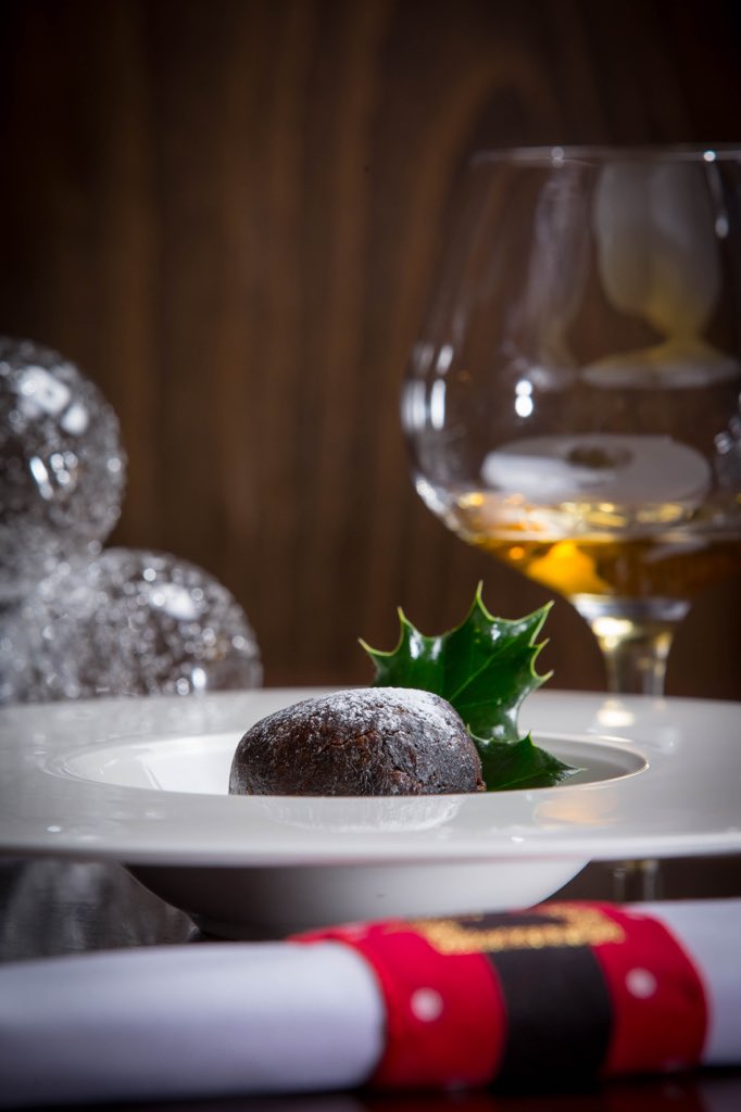 We have had a cancellation for Christmas Day for the 12 O'clock sitting. Please call if you would like to book. The menu is on our website. 🍾🎄