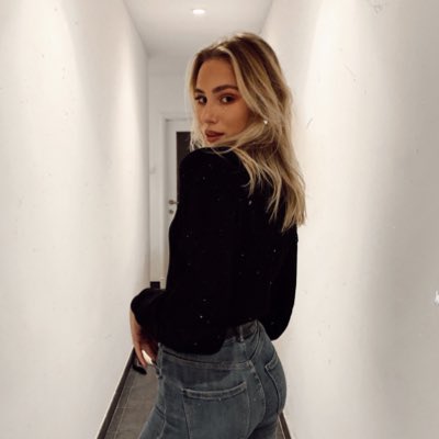 valeriebeckx's tweet photo. #nieuweprofielfoto #shittyquality https://t.co/YfpsGELwbV