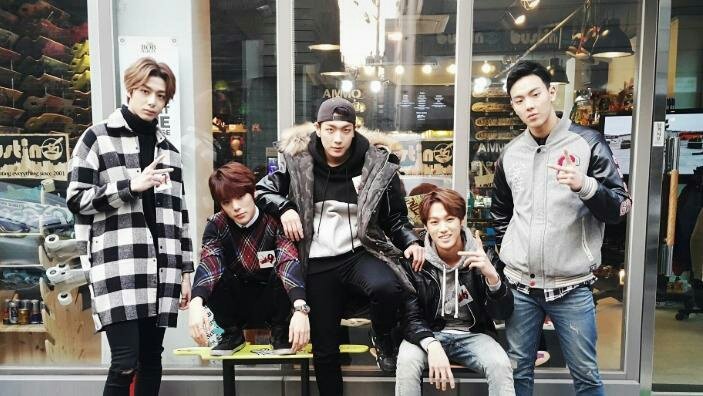 gunheearchive's tweet photo. Old days https://t.co/lJcI2hFhjB