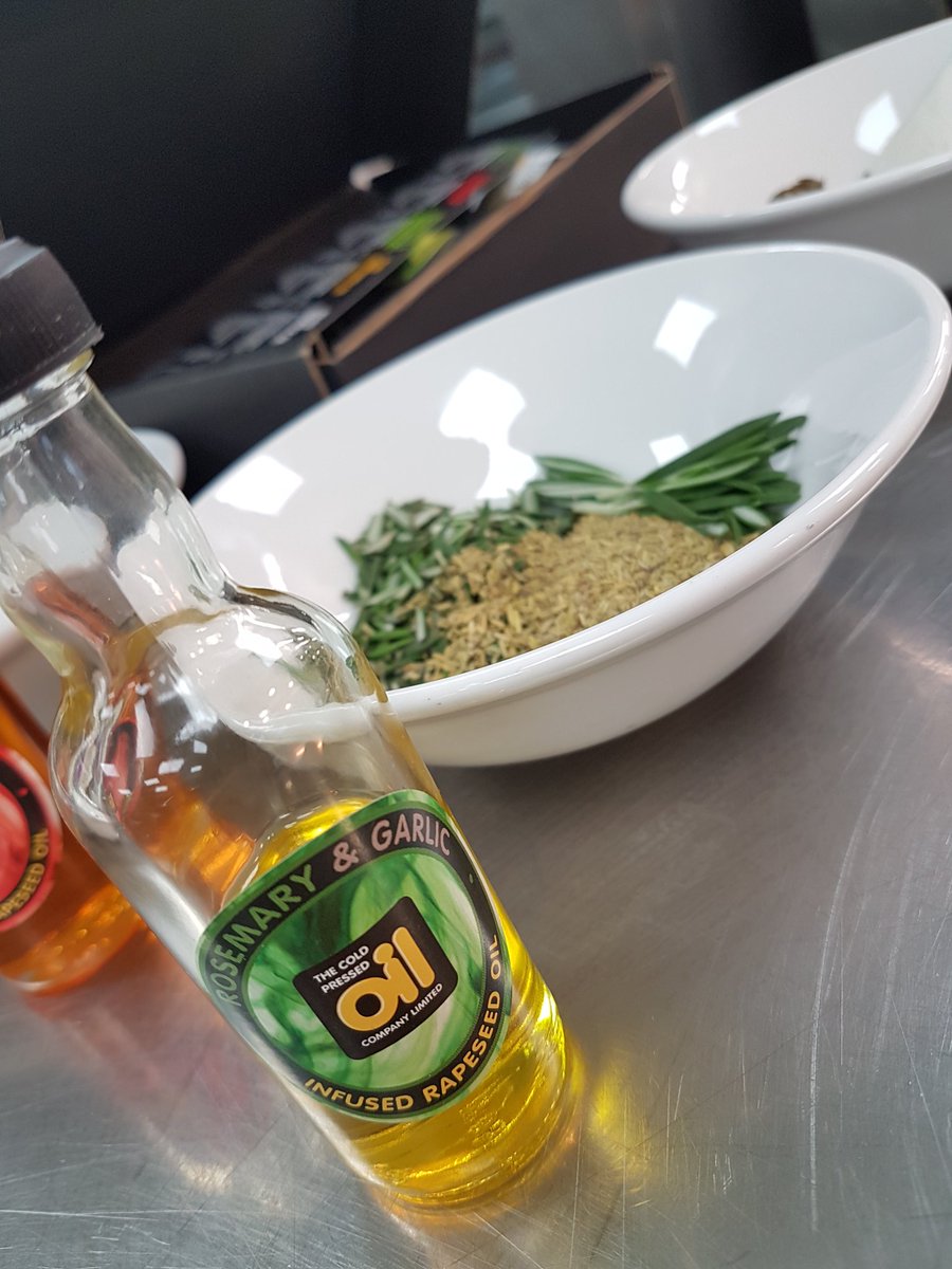 chefShamaRahman's tweet image. With it getting colder what you want is warm freshly baked bread to dunk in your soup! #whatwedo #cookedfromscratch @Thomas_Franks_ @Coldpressedoil @FrankBothwellTF @Gavinychef @RobSwinfen @michael27427072 #bread #coldpressedoilcompany