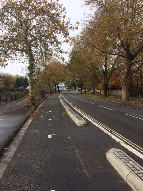 BikeWalkScoot's tweet photo. Cycled this cycle lane in Bristol... Loads of space, protection from motor vehicles, easy to get on/off, segregation from pedestrians... Simple and effective!... @cardiffcouncil this should be the standard for future cycling development in Cardiff - not lots of painted lines... https://t.co/kouvyzRE50