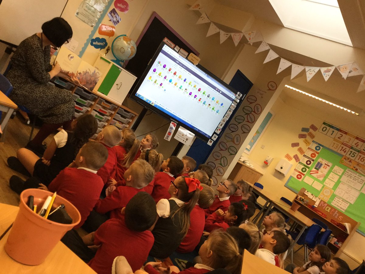 HGPAMissDuncan's tweet photo. We had the pleasure of @MsSpenceHGPA this afternoon for our first dictogloss session! Can’t wait to start our non chronological writing this week!  #robotandthebluebird https://t.co/vEGQ4pDWuU