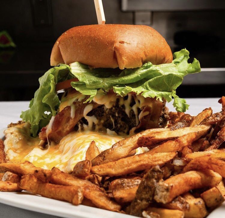 OMRPuslinchLake's tweet photo. $10 BURGER night TONIGHT 4-9pm. Includes ANY of our burgers plus your choice of fries, salad, or daily soup. Or you can upgrade to poutine, onion rings or sweet potato fries.
#BurgerNight #OldMarinaRestaurant #Cbridge #Puslinch #FamousPuslinchBurger #CheeseRing https://t.co/VGmP7uzdii