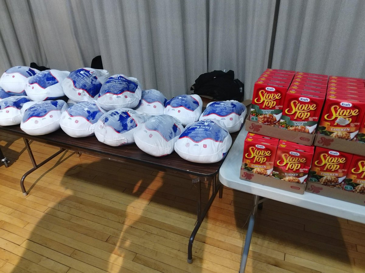 BryanGEDU's tweet photo. #D1Pride PS/MS140 school Prin Melissa Rodriguez, @PS140PTA William Bray, CBO staff @EdAlliance, https://t.co/AtvdrH77Im, other staff, & families worked together to give back to our community w #Thanksgiving meal donations 4 families. Thank you all! @NYCSchoolsD1 @CelsaNYC https://t.co/O5HnHCoapO