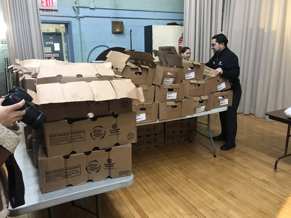 PS140PTA's tweet photo. HAPPY TURKEY DAY PS140 from the entire PTA, School Staff, education alliance and Izzy’s Cheesesteaks...Today we are feeding 100 families because we are community strong!! https://t.co/HBuytQhkG2