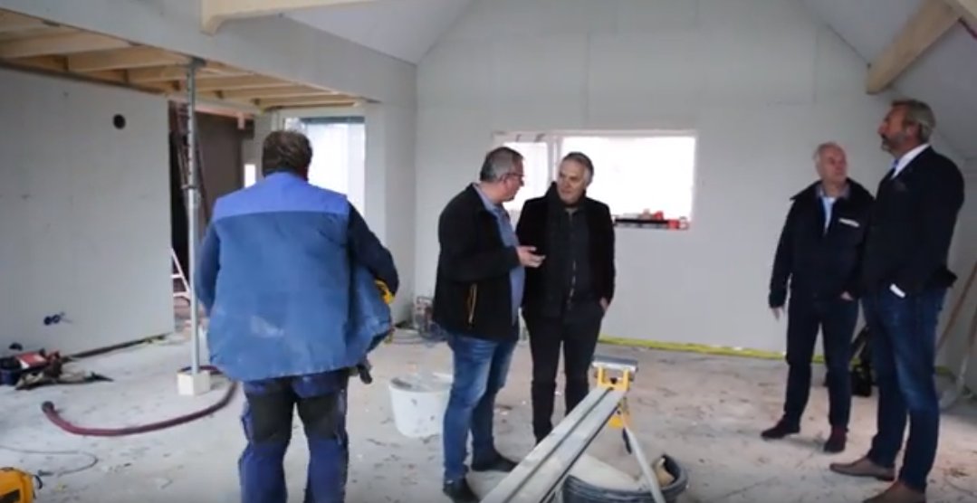 In Frederiksoord worden zestig koloniewoningen van de toekomst gebouwd: vrijstaande huizen zonder gas-, stroom-, drinkwater- en rioolaansluiting. Samen met <a href="/Windesheiminfo/">Hogeschool Windesheim (inactief)</a> hielpen wij het project verder. Hoe precies zie je in deze video: bit.ly/2Keytrd #samenwerken