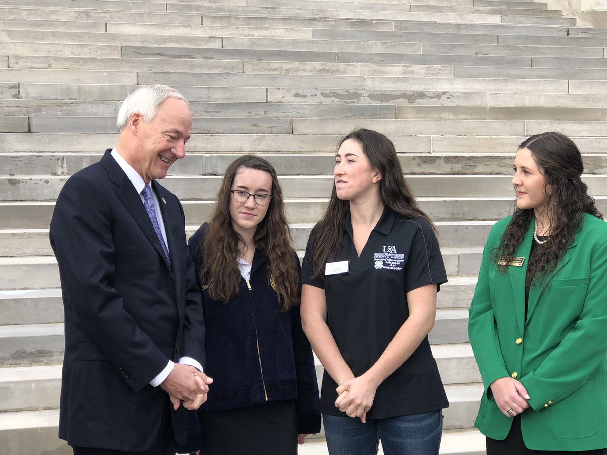 ArkansasFFA's tweet photo. We celebrated Turkey Week with a proclamation with the Governor at the Capitol this morning!  Thanks to Kristen and Victoria from Nemo Vista for bringing the turkey! @ARCareerEd https://t.co/1jrvd2AK2M