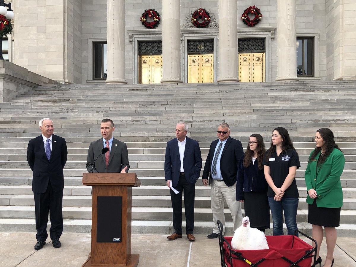 ArkansasFFA's tweet photo. We celebrated Turkey Week with a proclamation with the Governor at the Capitol this morning!  Thanks to Kristen and Victoria from Nemo Vista for bringing the turkey! @ARCareerEd https://t.co/1jrvd2AK2M