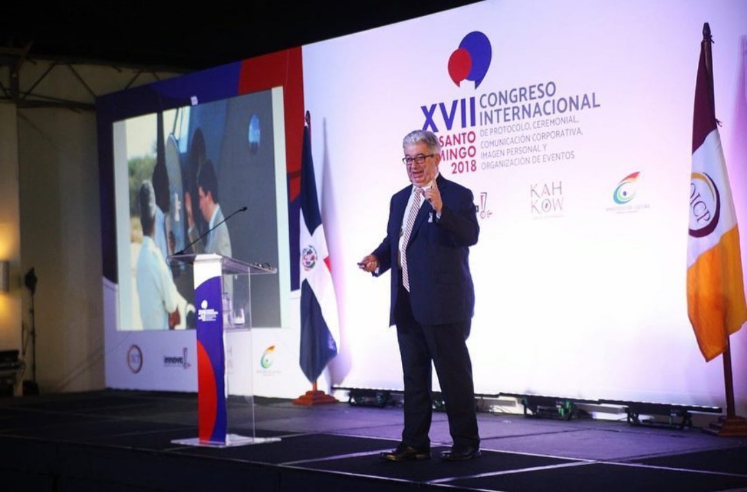 congprotocolo's tweet photo. Patrick Jephson, director de protocolo de Lady Di, comparte con nosotros su experiencia en el primer día de #CIPROSANTODOMINGO18. #PROTOCOLO #IMAGEN #COMUNICACION #PatrickJephson https://t.co/h0LeVPlzqz