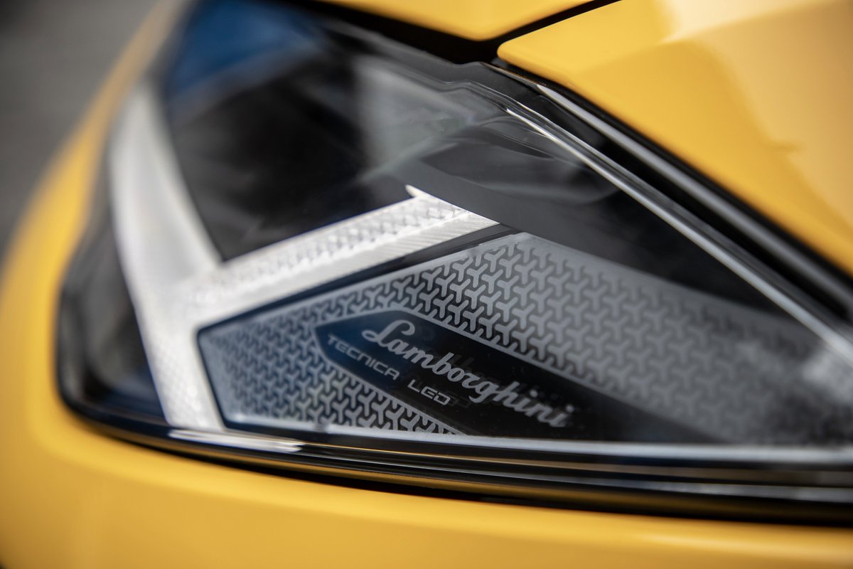 JeffSiepman's tweet image. The Lamborghini Urus has the soul of a sports car and the functionality of an SUV. The 4.0 litre V8 twin-turbo engine lets you accelerate from 0-100 km/h in 3.6 seconds and on to a top speed of 305 km/h.

#SinceWeMadeItPossible #MondayMotor #ManvsMind #Lamborghini #Urus
