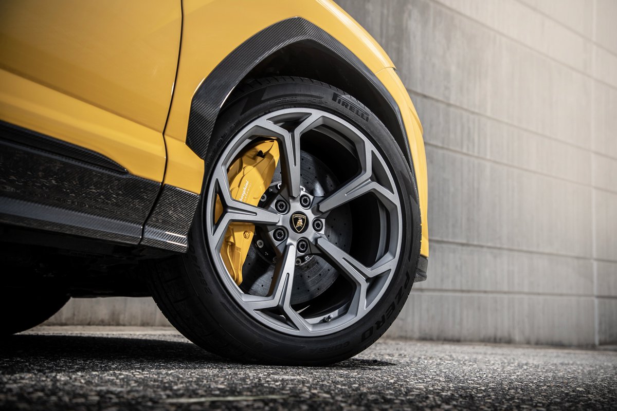 JeffSiepman's tweet image. The Lamborghini Urus has the soul of a sports car and the functionality of an SUV. The 4.0 litre V8 twin-turbo engine lets you accelerate from 0-100 km/h in 3.6 seconds and on to a top speed of 305 km/h.

#SinceWeMadeItPossible #MondayMotor #ManvsMind #Lamborghini #Urus