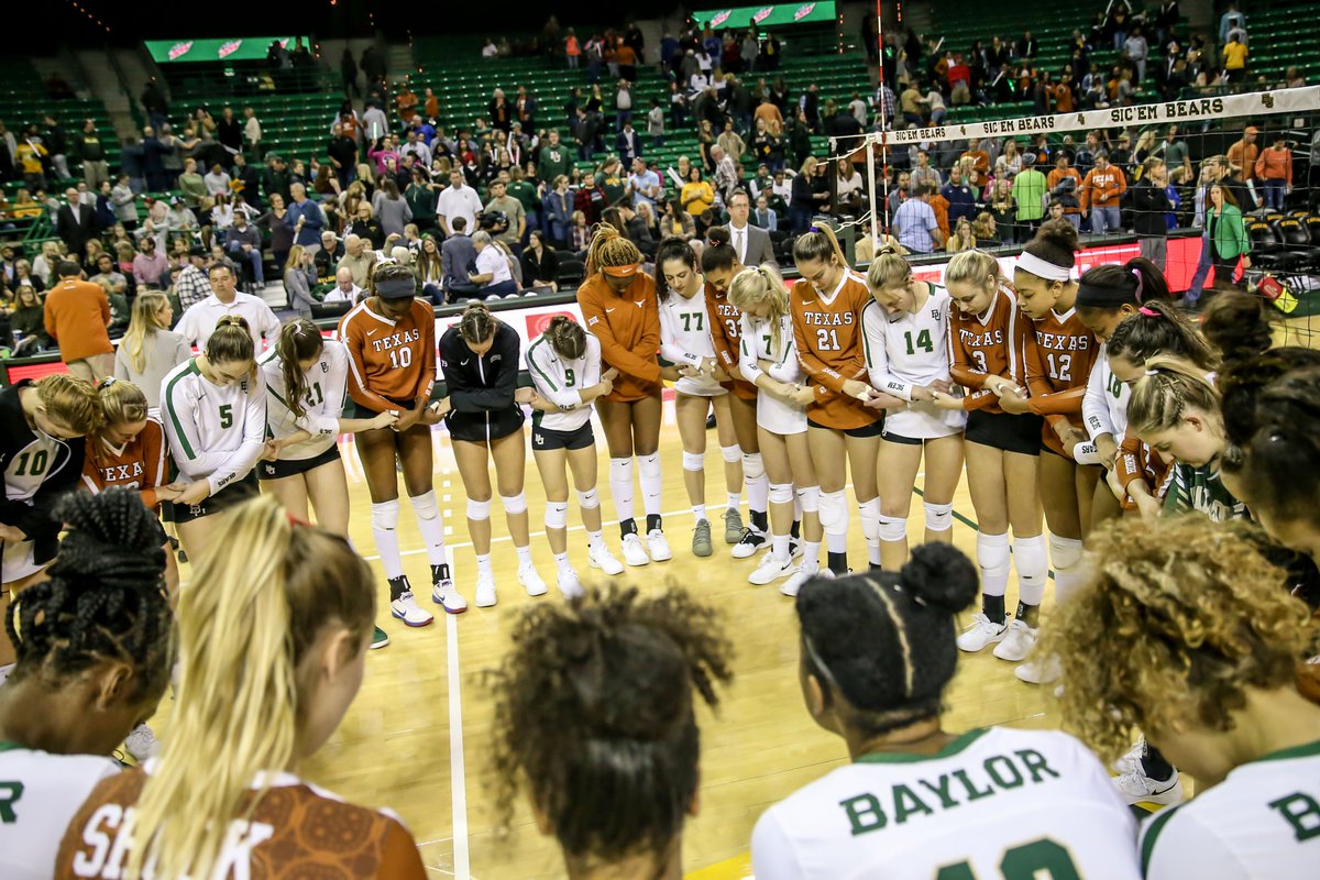 Win or lose, we give thanks. 🙏

#NCAAVB
(via <a href="/BaylorVBall/">Baylor Volleyball</a>)