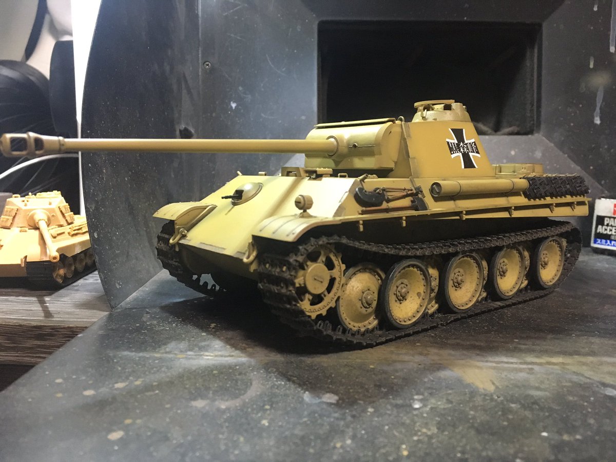 みは ふじこ No Twitter タミヤ 1 35 パンターg型黒森峰仕様 デカールを貼りました クリアを吹いたら 履帯を繋げて もう少し汚します 模型戦車道 みは ふじこ No Twitter タミヤ 1 35 パンターg型黒森峰仕様 デカールを貼りました クリアを吹いたら 履帯を繋げて もう少し汚します 模型戦車道