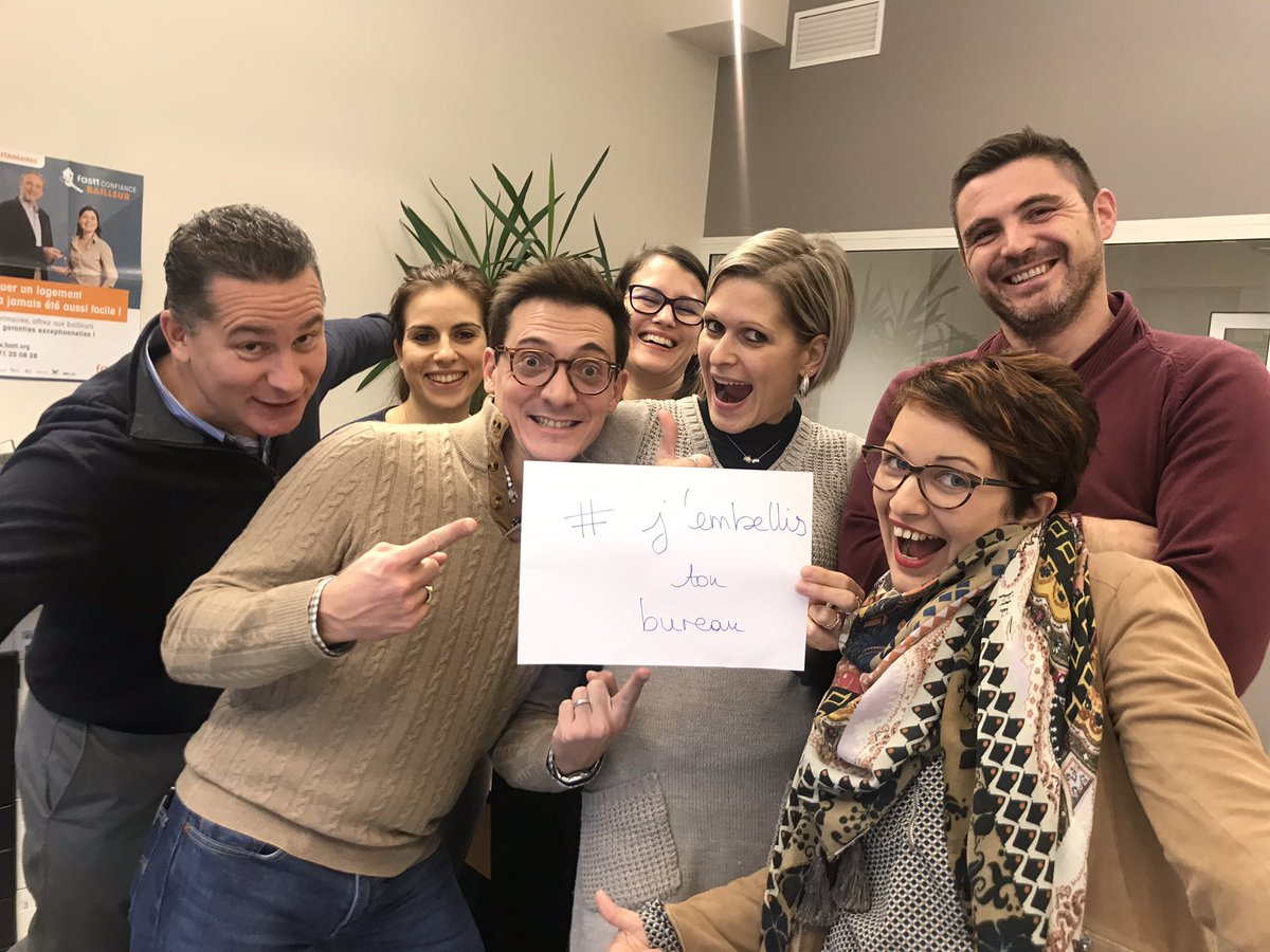 AVANTAGERH's tweet photo. J-35 avant Noël 🎄
On a trouvé notre thème de cadeaux #jembellistonbureau 🧐🤣
Et vous?
#avantagerh #recrutement #qvt #cadeau #equipe #noel #bonheur #talents #marqueemployeur https://t.co/4tsdlGQ7gb
