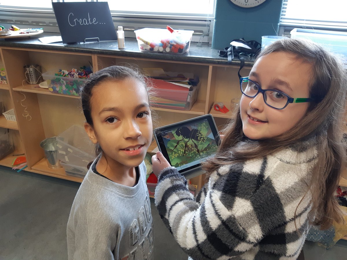 MrsPitrestrose's tweet photo. An introduction to Augmented Reality. #learningaboutbees https://t.co/DdiAl91Ttf