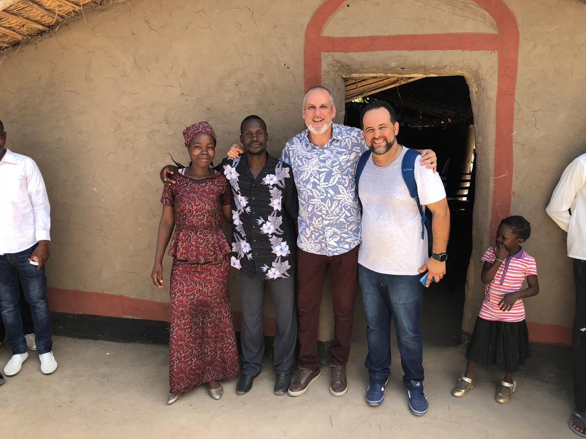 cordemargarida's tweet photo. Meu amado ⁦@dawidhalves⁩ com pr. Cesar em  Dondo- Mozambique.
Pr. Davi Will e esposa #missões https://t.co/9PlML0Lnzg