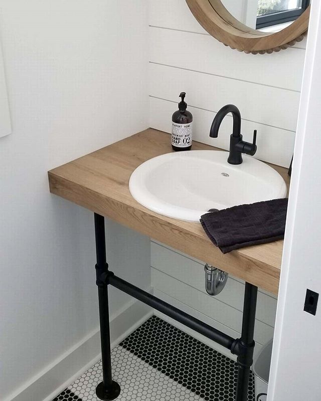 columbosftg's tweet image. The cutest powder room! 💖
.
.
.
.
Look by designer @shay.hawkins .
.
.
.
#powderroom #tileaddiction #pennytile #bathroomdesign #blackandwhitehome #farmhousedesign #newhome #newfloors #farmhousechic #realhomes #inspiredspaces #homedesign #interiordesi… ift.tt/2Q9B4Z1