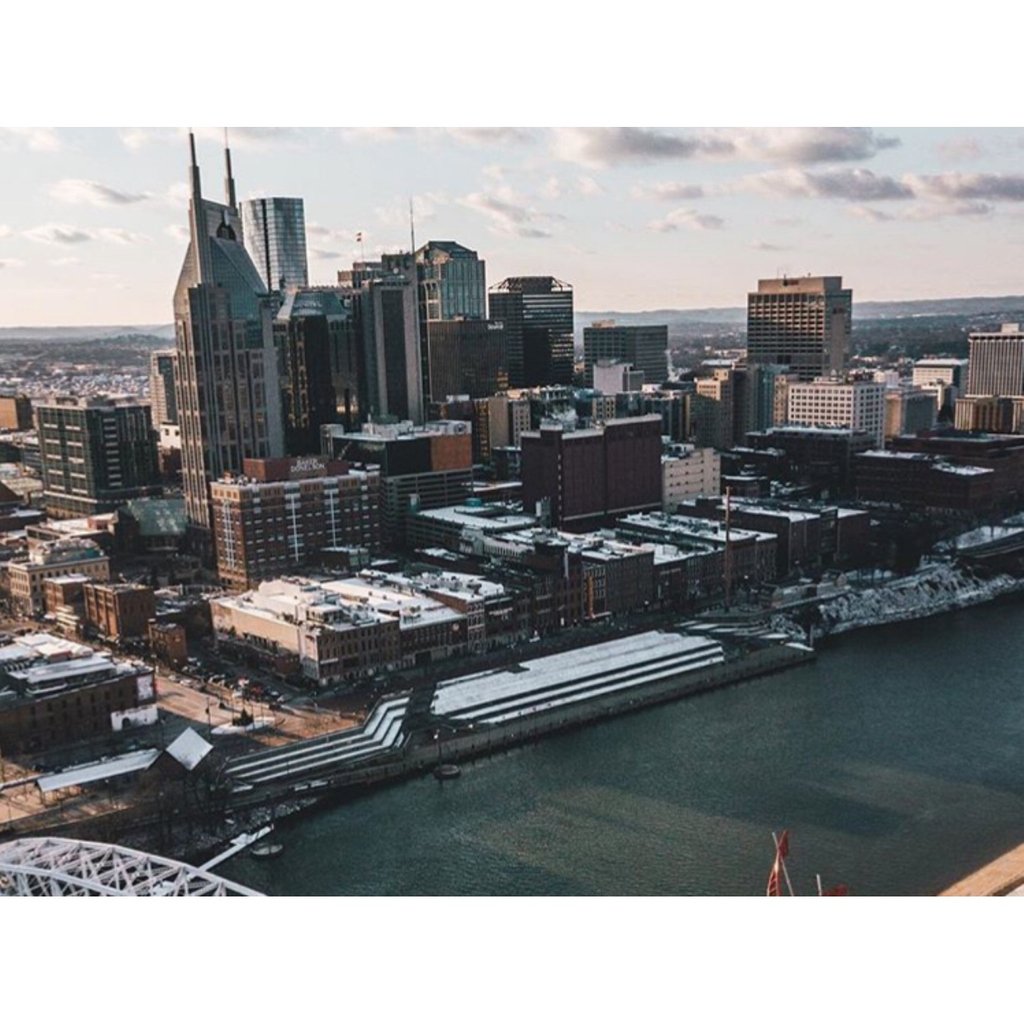 RecordOneNash's tweet photo. 📸:@justinlfricke
-
This town definitely reminds me of Seattle this time of year. Got to love Fall in #musiccity - anyone gearing up for some seasonal Christmas releases coming up? Drop some self promotion down below! https://t.co/H1WGquiadc