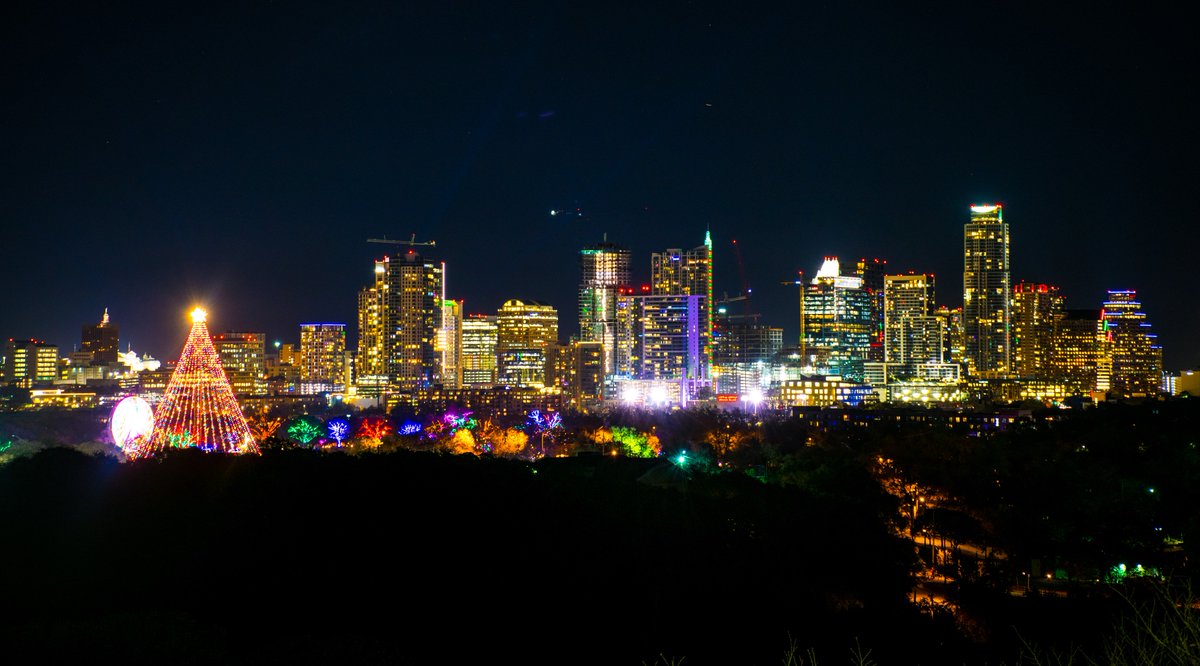 As we head into the week of #Thanksgiving, it’s not too early to start planning for all the fun events that hit #ATX every holiday season. From shopping and strolling to caroling and dancing, we’ve got your holiday spirit right here eastonparkatx.com/blog/atx-holid…