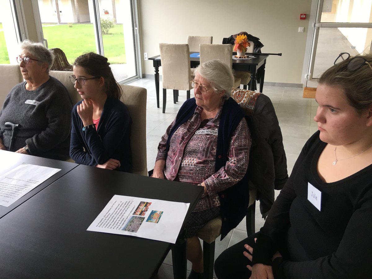 lycdoisneaustlo's tweet photo. Les élèves de Seconde #CAPATMFC ont rendu visite à la résidence du Golf à @villedesaintlo. Un échange inter générations enrichissant. https://t.co/s0ke2esg8a