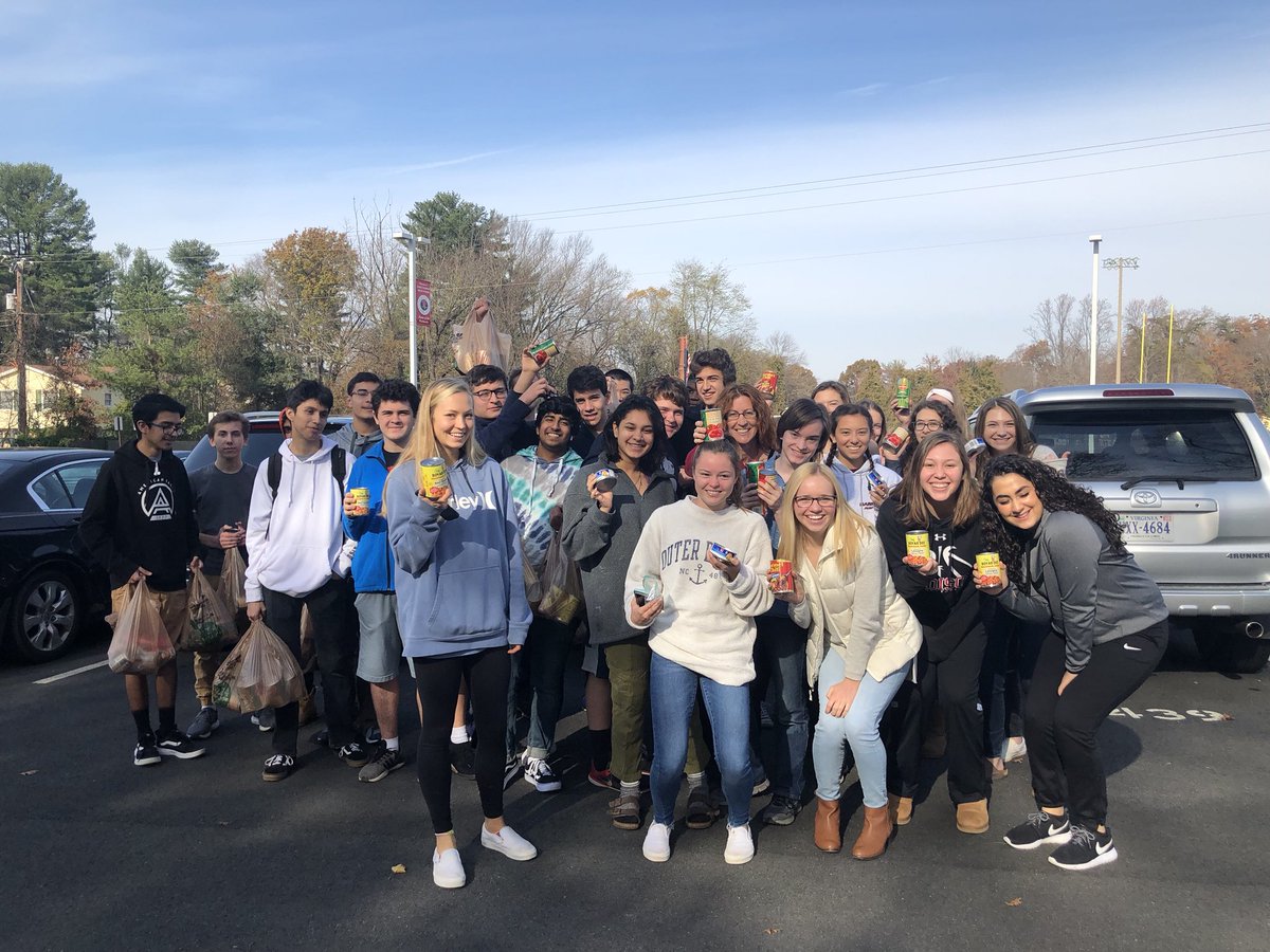 Profesora Moser’s class brought in 433 points worth of cans!! There’s still one more day to make a difference 🥘