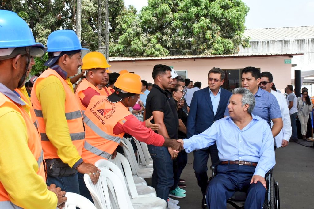 MonicaBecerraC's tweet photo. Participamos junto al Presidente de la República @Lenin en la primera entrega de equipo caminero, importante inversión del Gobierno Nacional, cuyo objetivo es fortalecer el mantenimiento de la red vial estatal #MantenimientoVial @ObrasPublicasEc @AurelioHidalgoZ https://t.co/r0U89WCFyo